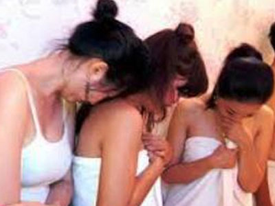 Chủ quán cưỡng bức 4 nhân viên trước khi ép bán dâm