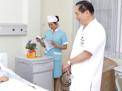 GS hàng đầu đáp lại nghi án mở bụng mà không cắt u