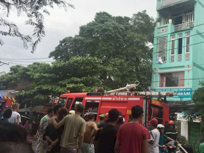 Người đàn ông ngáo đá chém công an rồi đốt nhà ở Sài Gòn