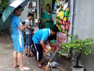 Bão đổ bộ, sinh viên méo mặt trữ mì tôm, trứng vì thực phẩm tăng giá