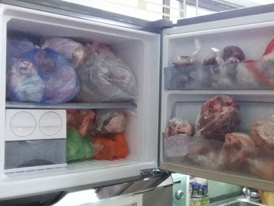 Dân Hà Nội hối hả chèn cửa, tích trữ đồ ăn chống bão