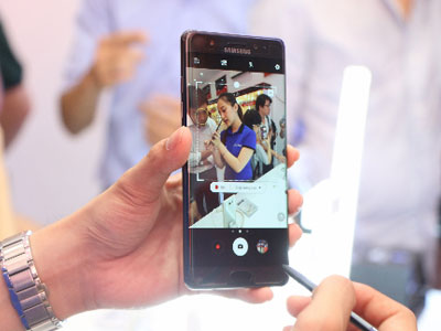 FPT Shop giao 1.500 máy trong ngày đầu mở bán Galaxy Note 7