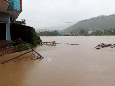 Quảng Ninh: 1 huyện bị cô lập hoàn toàn trong nước lũ
