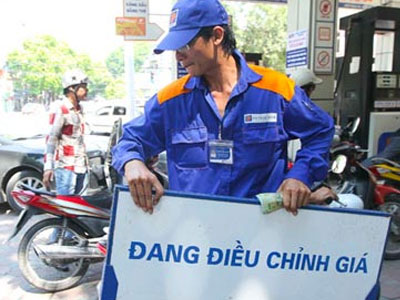 Xăng tăng giá cao nhất gần 1.000 đồng từ 15h30