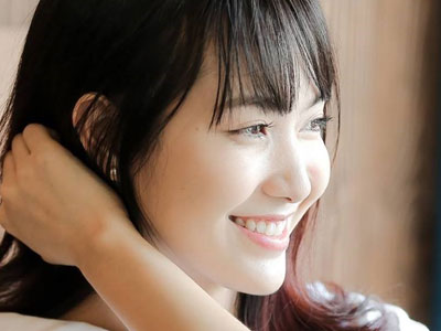Cô gái xinh đẹp hát trên xe buýt “gây sốt”cộng đồng mạng