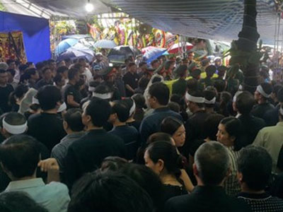 Hàng ngàn người đội mưa đưa tiễn Bí thư Tỉnh ủy Yên Bái