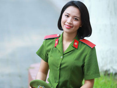 Nữ thủ khoa đầu tiên của ĐH PCCC được phong quân hàm Trung úy