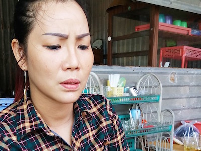Thiếu phụ tay không chụp dao kẻ đâm mình nhiều nhát