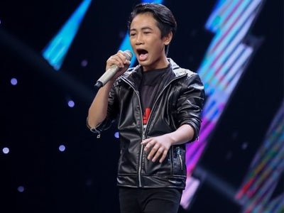Cậu bé hát hội chợ kiếm tiền tỏa sáng tại The Voice Kids