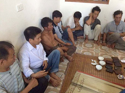 Nhiều con bạc nhảy lầu thoát thân khi cảnh sát đột kích