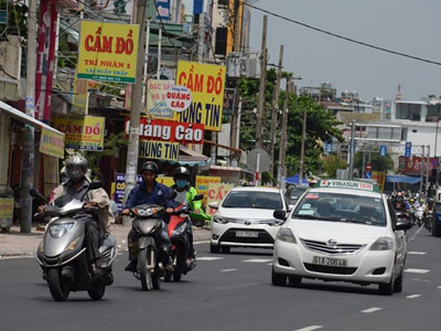 Hai con đường trước sân bay Tân Sơn Nhất đã tạm thông xe