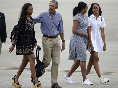 Ông Obama lạnh lùng với con gái lớn sau vụ hút cần sa, nhảy sexy