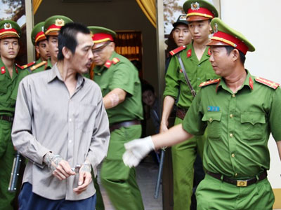 Giang hồ Tuấn Em "nổi loạn" sau khi nghe tuyên án tử hình