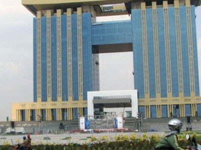Vào Trung tâm hành chính tỉnh Bình Dương nghiêm ngặt như sân bay