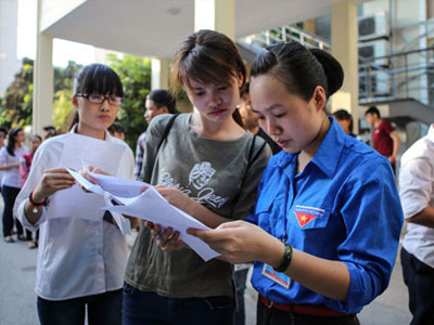 Xét tuyển ĐH-CĐ 2016: Trường “hóa” người thân để săn thí sinh