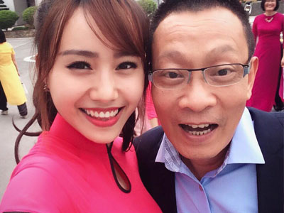 Ảnh hiếm của MC thời tiết VTV bị tố "làm màu" trong cơn bão