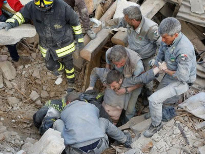Chùm ảnh cứu hộ nạn nhân động đất ở Italy