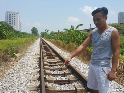 Nhân chứng kể phút cô gái thuê chặt chân tay quằn quại bên đường sắt