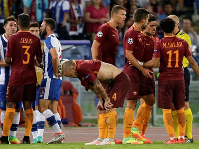 Roma bị loại khỏi Champions League, cộng đồng mạng TỦI HỔ vì Serie A