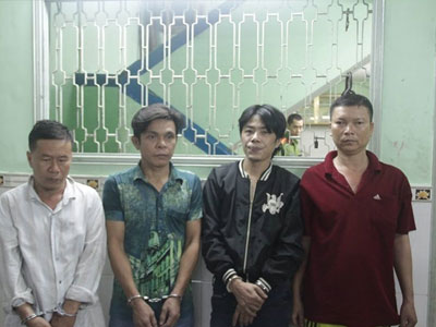 Thiếu nữ gạ gẫm kích dục để đồng bọn cướp tài sản