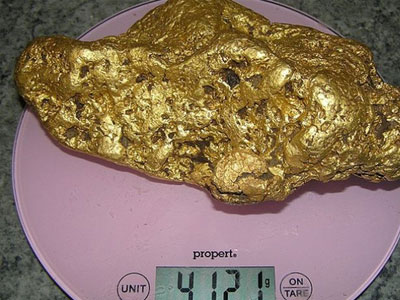 Tưởng nhặt phải rác, hóa ra là cục vàng 4 kg