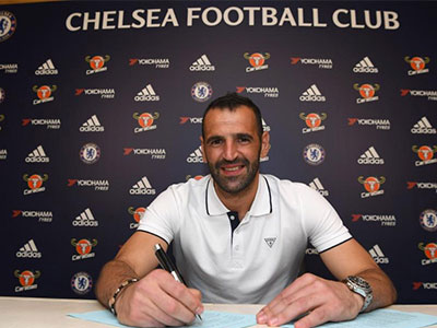Chelsea tuyển mộ thủ môn vô địch Euro 2016