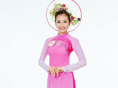 Người đẹp HHVN duyên dáng trong tà áo dài