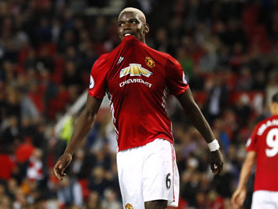 Pogba khuyên CĐV Man Utd bỏ bạn gái để giữ kiểu tóc