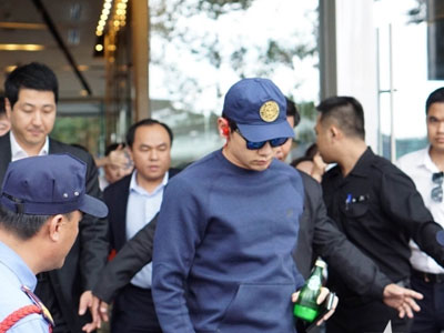 Bi Rain "lạnh lùng" trước khi rời Việt Nam