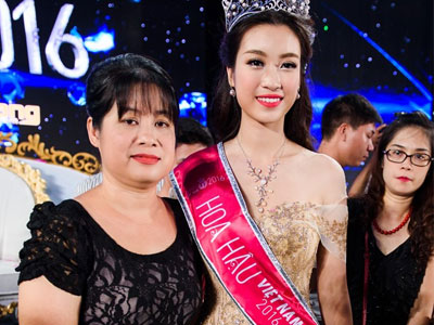 Mẹ hoa hậu Mỹ Linh lên tiếng về thông tin con gái sửa răng