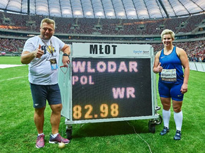 Mới đoạt HCV Olympic, về nhà thi đấu phá kỷ lục thế giới