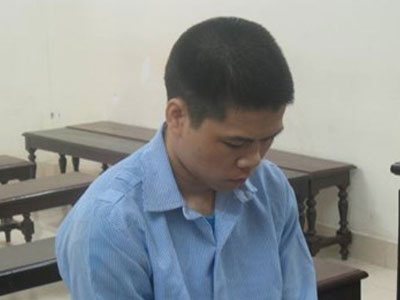 Thanh niên Trung Quốc kề dao cướp tài sản nữ xe ôm