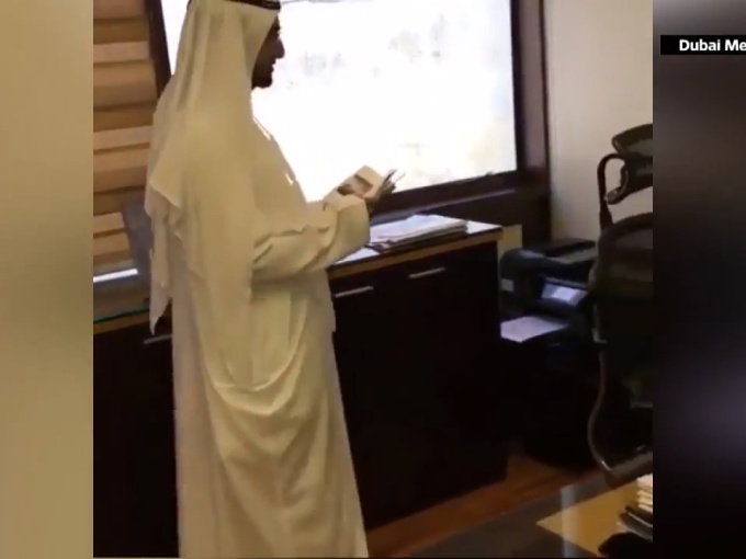 Vua Dubai bất ngờ vi hành, sa thải 9 quan chức đi làm muộn