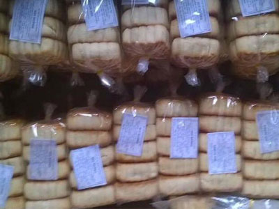 Bánh trung thu 4.000 đồng/cái: Mỗi ngày bán cả trăm cọc