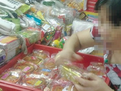 Bánh trung thu làm bằng bột sắn, hương liệu bán ở chợ TP HCM