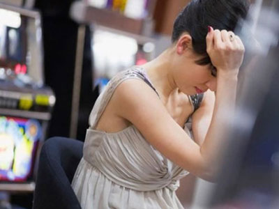 Bi kịch người vợ bị chồng quản lý như báu vật vì quá xinh đẹp