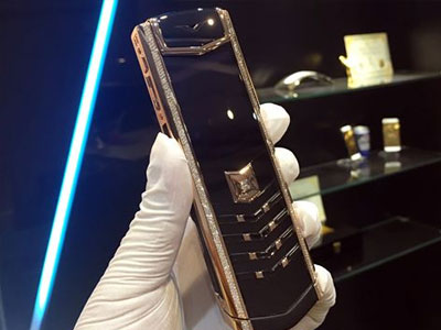 Nữ giáo viên báo mất trộm điện thoại Vertu 400 triệu