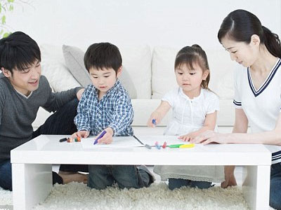 Thay vì khen con "tốt lắm", cha mẹ nên thay đổi cách động viên