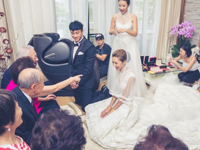 "Bộ Kinh Vân" Hà Nhuận Đông rạng ngời trong lễ đón dâu