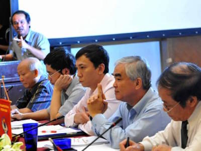 Hậu trường làng bóng Việt Nam: Nhiều người muốn thay các ông lắm đấy!