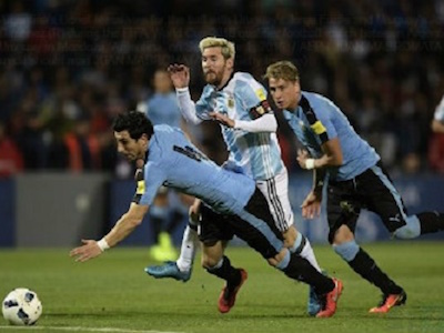 Argentina 1-0 Uruguay: Messi rực sáng ngày trở lại