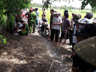 Phát hiện thi thể bé trai 22 tháng tuổi dưới kênh