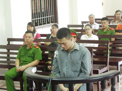 Gã chồng vô nhân tính, dùng kéo giết vợ rồi treo cổ tự tử
