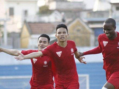 HN T&T băng về đích, Hải Phòng được trọng tài tặng bàn thắng
