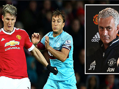 Mourinho gạt Schweinsteiger khỏi danh dách dự Europa League