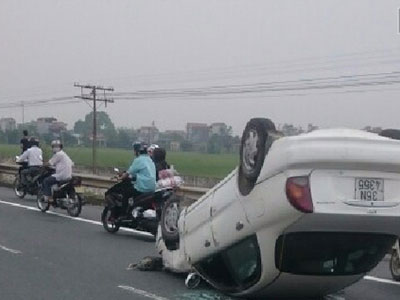 Xế hộp "làm xiếc" như phim trên quốc lộ 1A, nhiều người thót tim