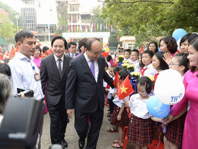 Chùm ảnh: Trên 20 triệu học sinh cả nước bước vào năm học mới