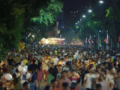 Điều thú vị ở không gian đi bộ hồ Gươm