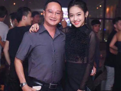 Lộ rõ mặt đại gia đáng tuổi "ông ngoại" đang cặp kè Thúy Vi?