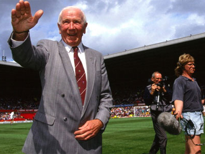 Man Utd xóa tên huyền thoại Matt Busby khỏi ghế cũ tại Old Trafford